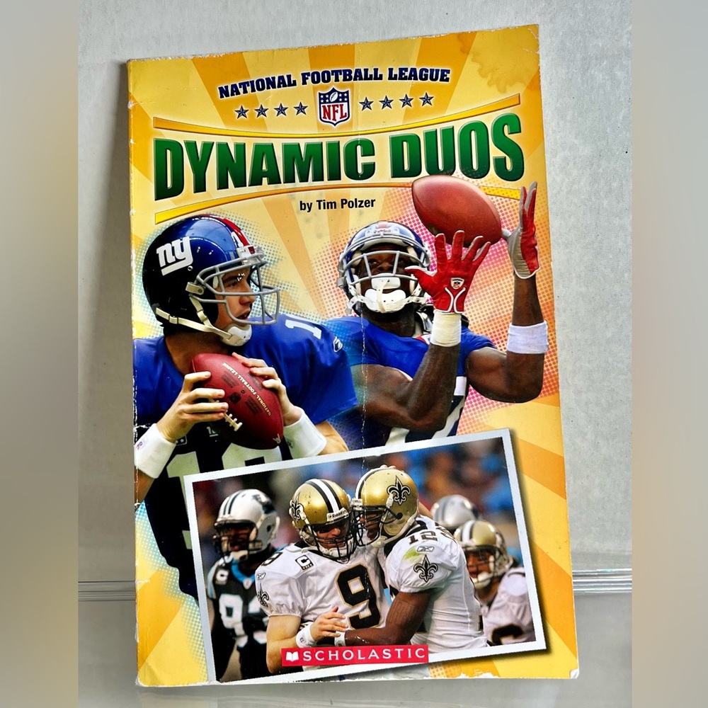 SCHOLASTIC - NFL "DYNAMIC DUOS" BOOK (AGE - ELEMENTARY SCHOOL & UP) FOOTBALL